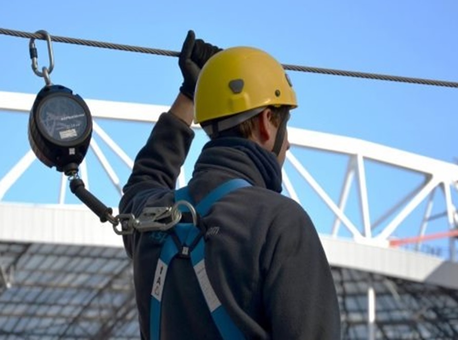 10 Essential Safety Tips for Working at Heights Using Fall Protection Equipment